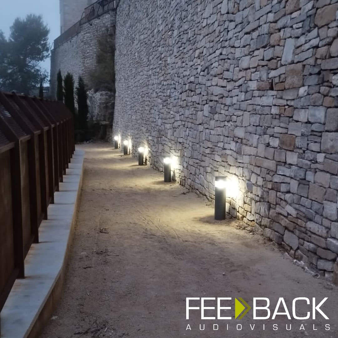 Instalación de balizas de iluminación y leds en la muralla del castillo de Fores - FeedBack Lleida