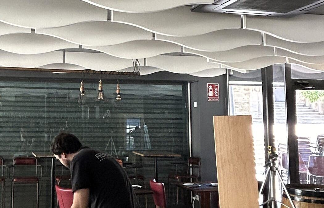 Instalación de paneles acústicos en el Restaurante La Carbonera